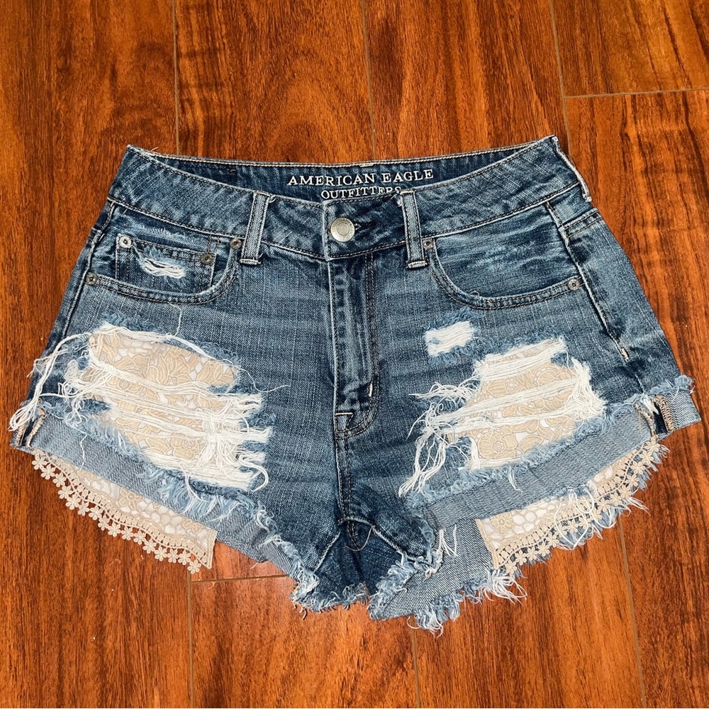 AMERICAN EAGLE HIGH RISE FESTIVAL SHORTIE